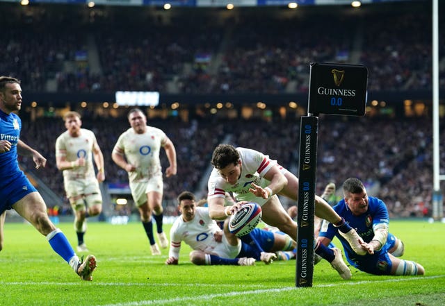 Henry Arundell scores one of his two Test tries against Italy in round two