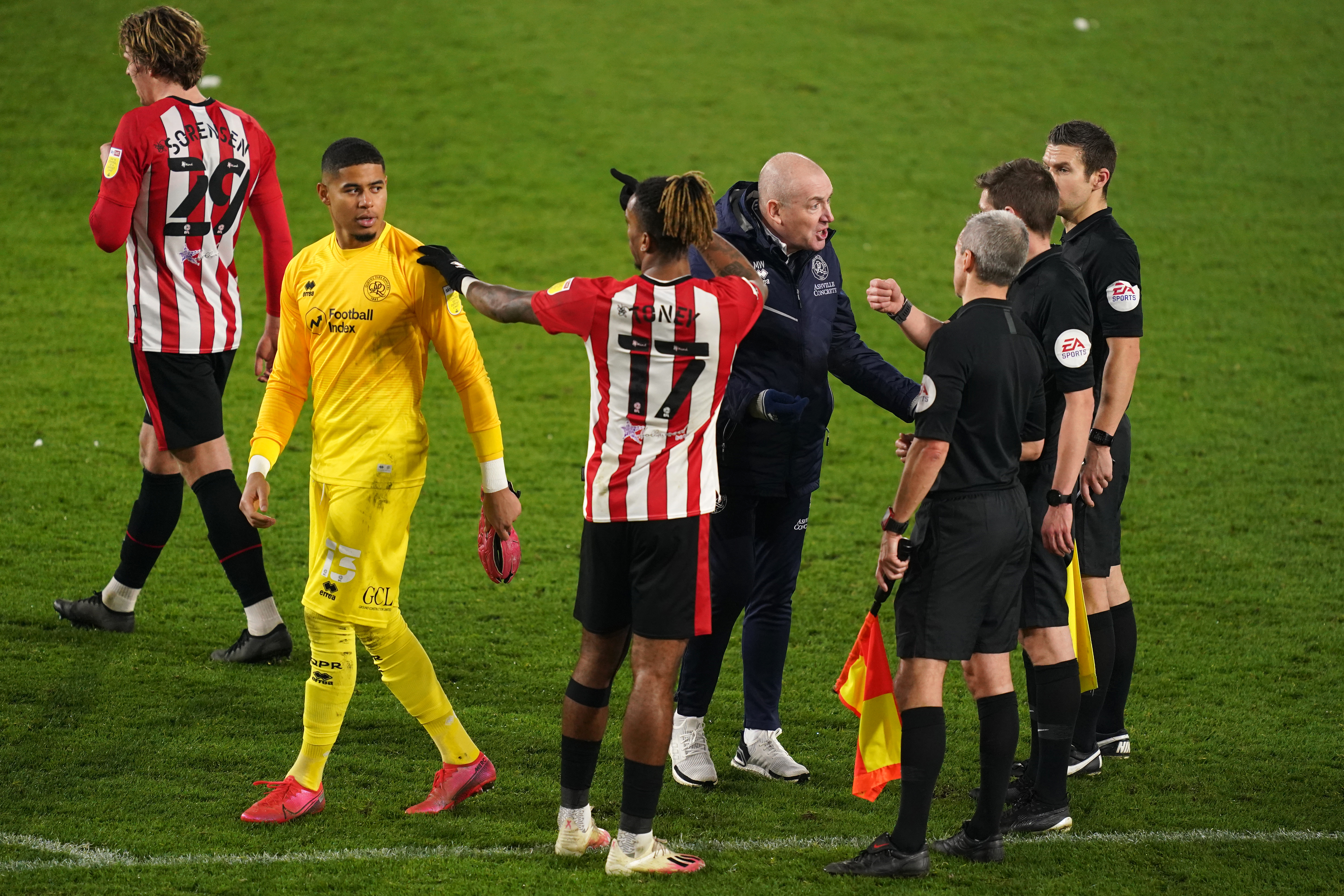 Mark Warburton angry with referee after QPR's defeat to Brentford | BT Sport