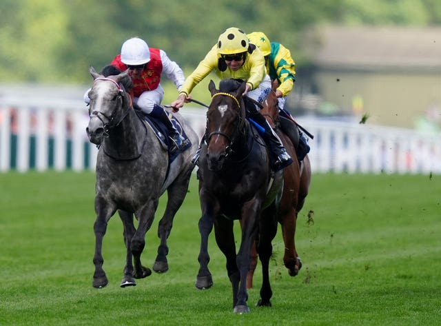 Jasour (left) fought hard to try to catch Inisherin