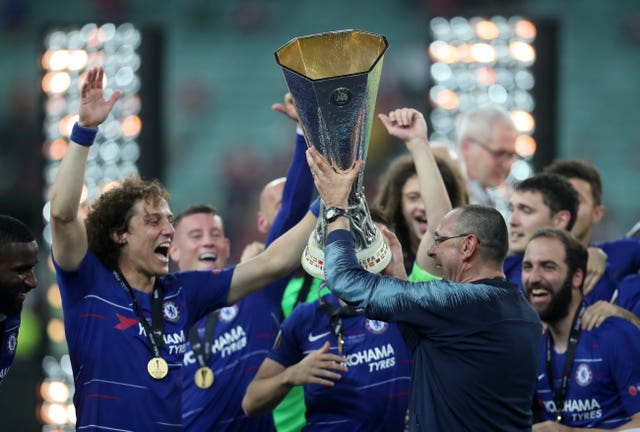 Maurizio Sarri, right, and Chelsea defender David Luiz lift the Europa League trophy