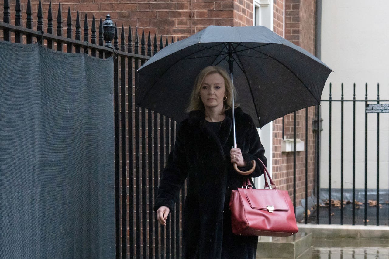 Grumpy Country Liz Truss berates Russian ambassador and ‘kicks him out of grumpy ...