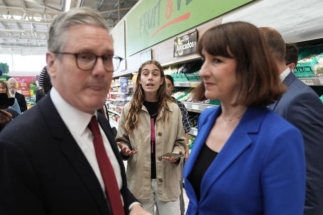 A shopper (centre) questions Labour Party leader Sir Keir Starmer and shadow chancellor Rachel Reeves about climate change, during a visit to Morrisons in Wiltshire 