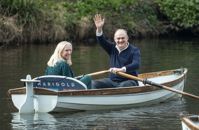 Liberal Democrat leader Sir Ed Davey with Roz Savage, the Liberal Democrat MP for South Cotswolds, in a rowing boat on the River Nidd in Knaresborough ahead of the Liberal Democrat Spring Conference in March 2025