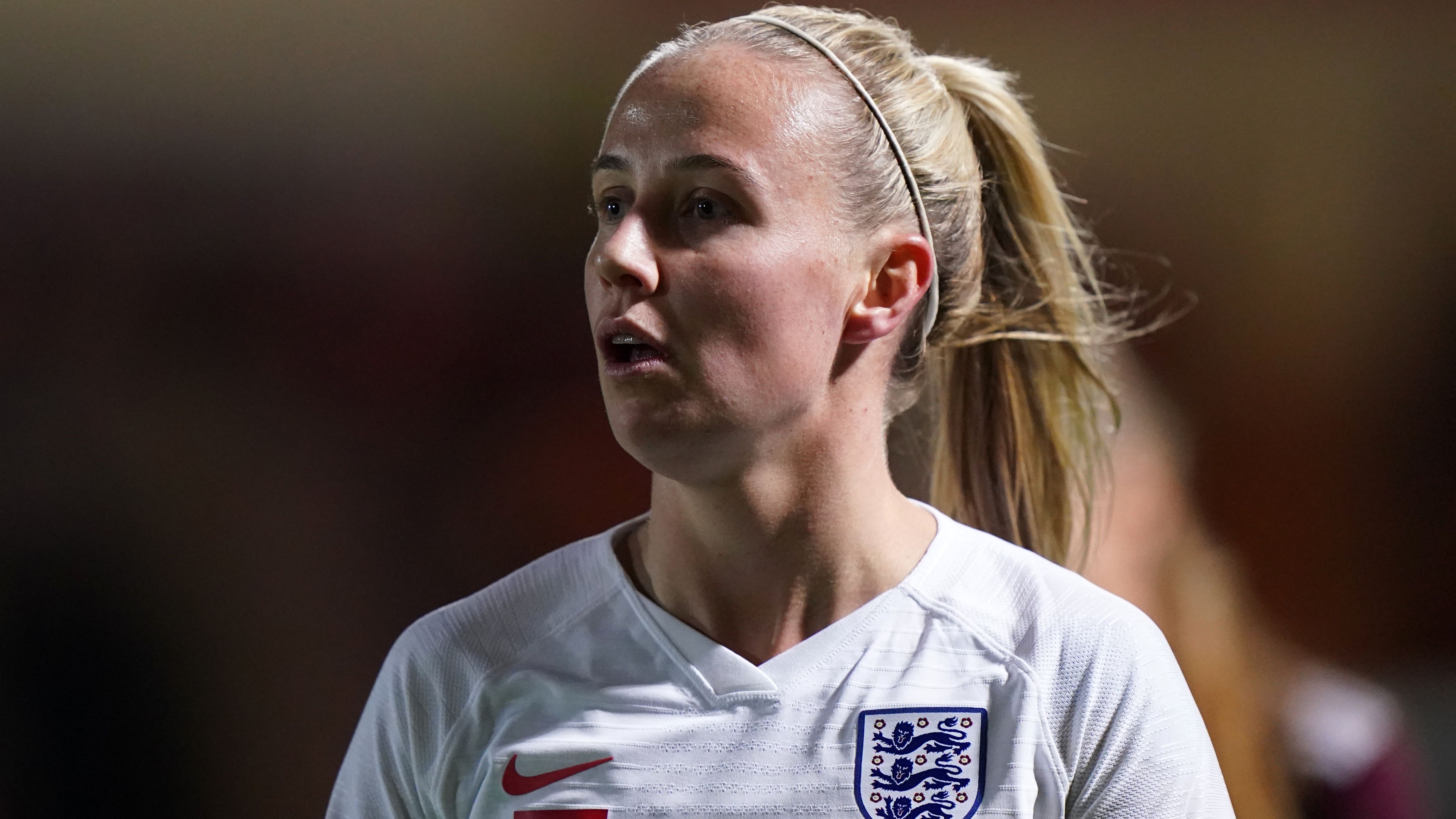 Beth Mead zegt dat het Engelse team dol is op het leven onder Sarina Wegman