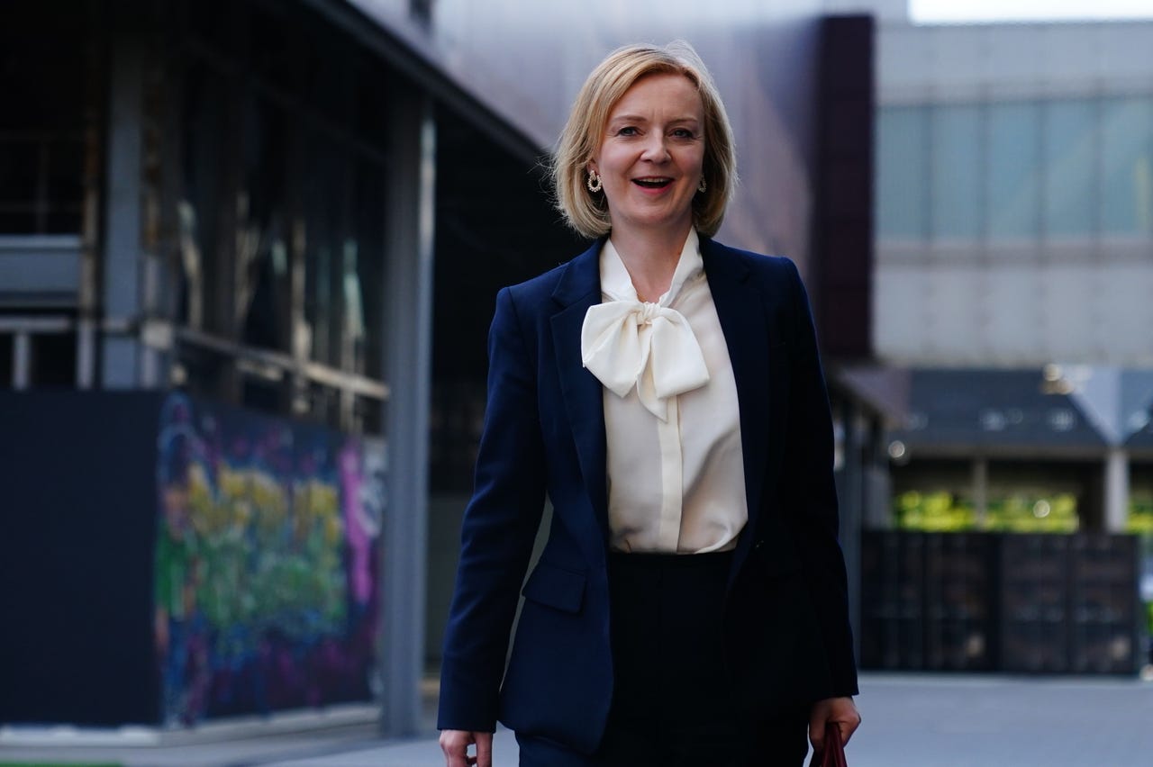 Twitter Spots Liz Truss Recreating Thatcher Outfit At Tory Leadership Debate Shropshire Star 