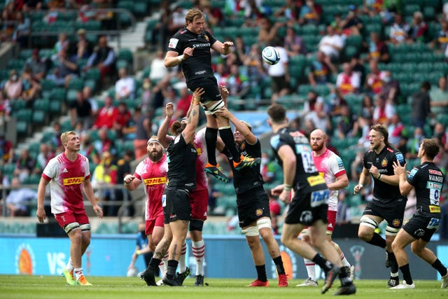 Harlequins and Exeter contest a lineout