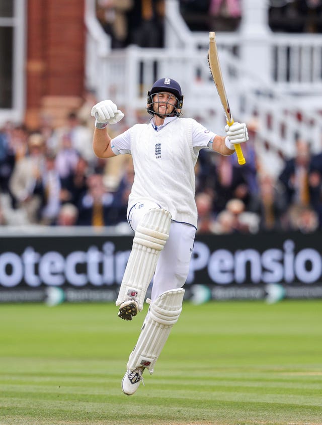 Joe Root celebrates a century against Sri Lanka