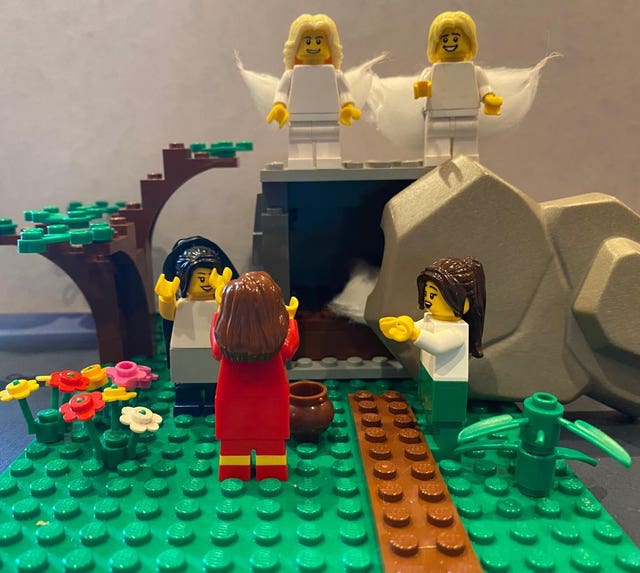 A resurrection scene depicted in Lego