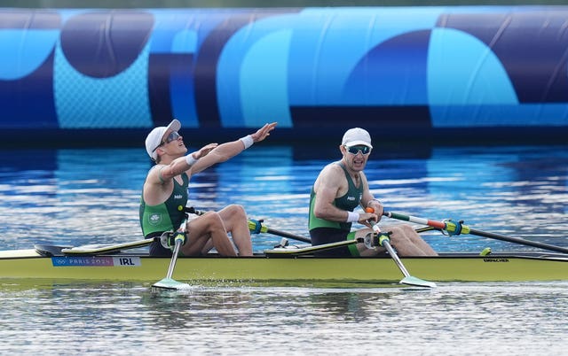 reland’s Fintan McCarthy and Paul O’Donovan celebrate winning gold in their boat. 