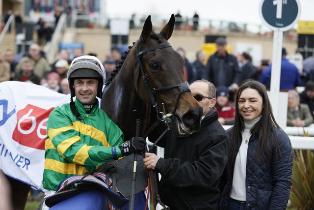 Nico de Boinville and Rachel McMahon with Epatante