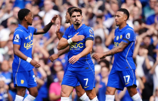 Pedro Neto celebrates