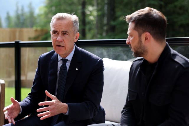 Canadian Prime Minister Mark Carney and Ukrainian President Volodymyr Zelensky 