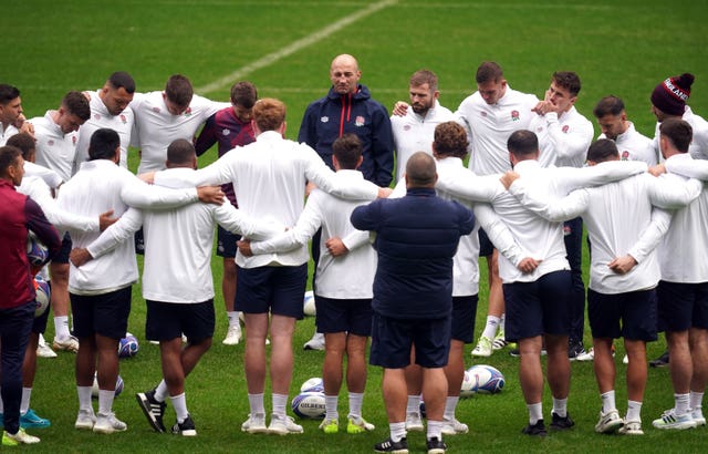 England head coach Steve Borthwick, centre, speaks to his squad