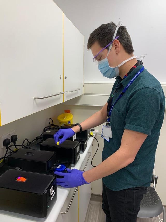 A consultant using DnaNudge’s rapid coronavirus test 