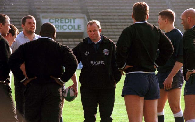 Andy Robinson, centre, talks to his Bath team ahead of the 1998 Heineken Cup final against Brive