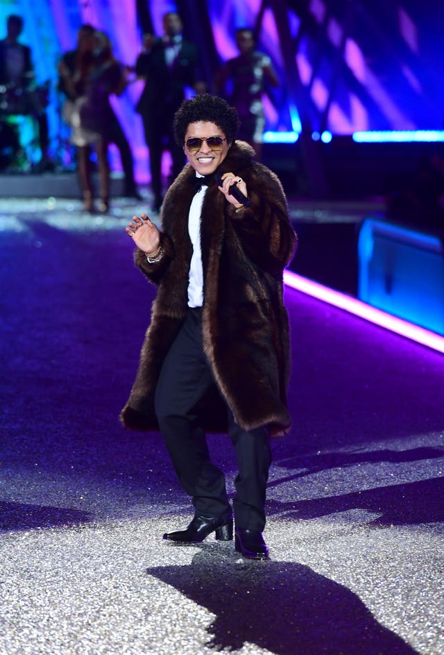 Bruno Mars was leading the way with four victories early in the night 