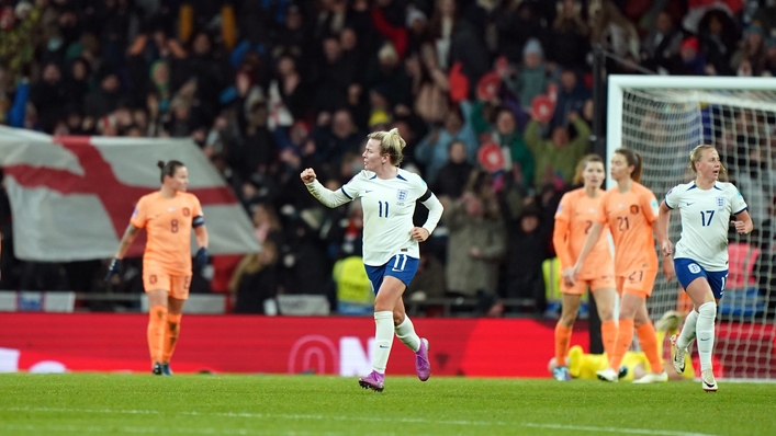 英格兰3-2荷兰：雌狮保持奥运希望
