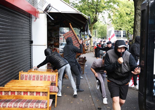  A cafe is attacked in the Botanic area (