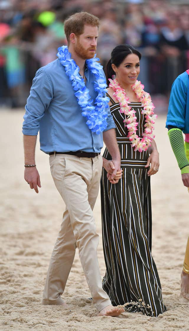 The Duke and Duchess of Sussex on Bondi Beach held hands as they walked barefoot on Bondi Beach
