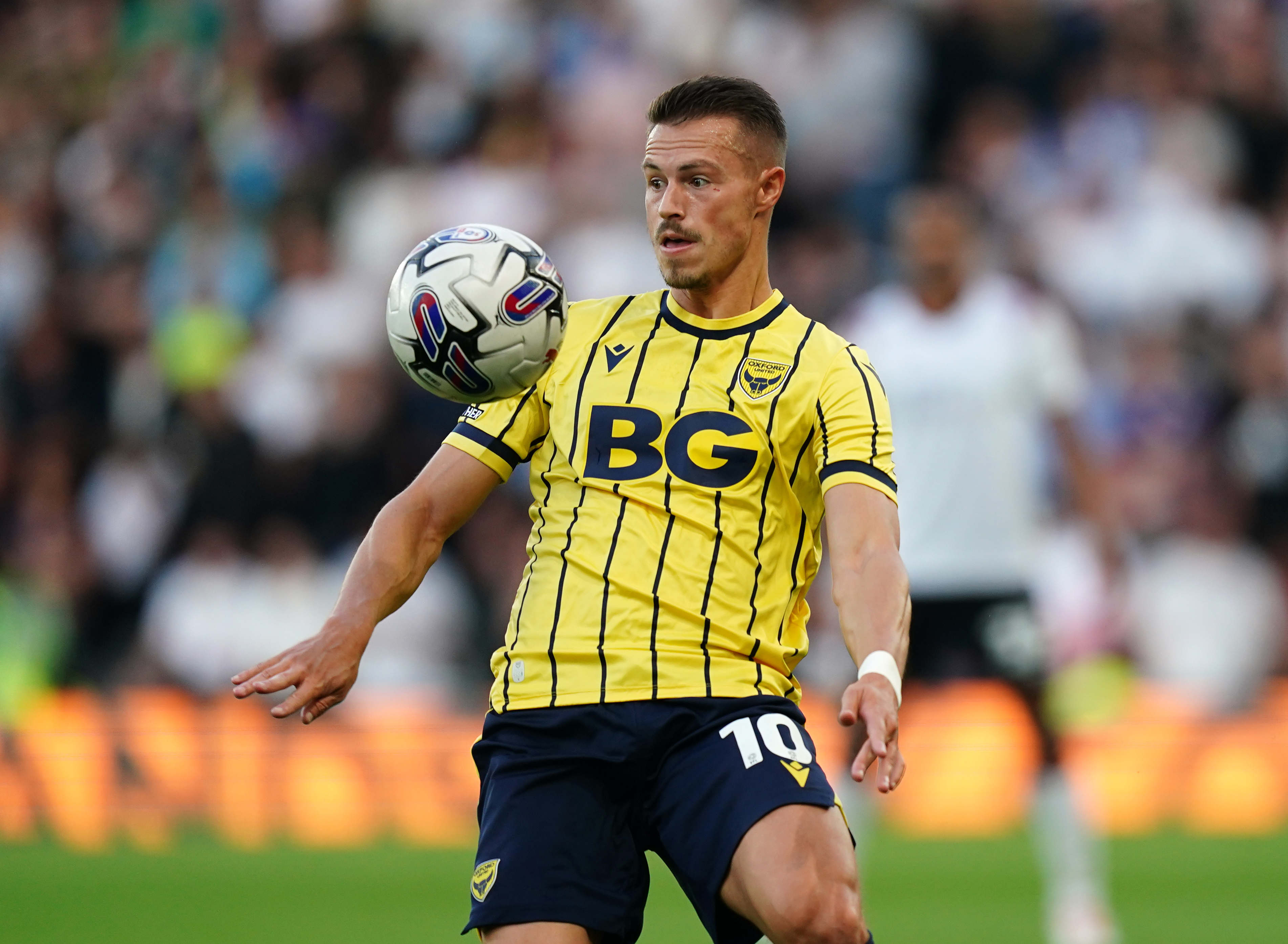 莱顿东方2-3牛津：肖特带领客队取得完美开局