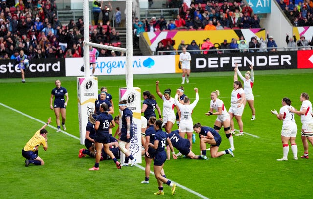 England’s Kelsey Clifford scores a try