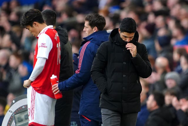 Arsenal manager Mikel Arteta looks dejected 
