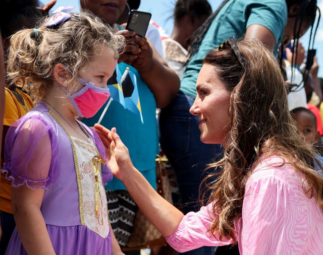 Kate meets a girl dressed as a princess