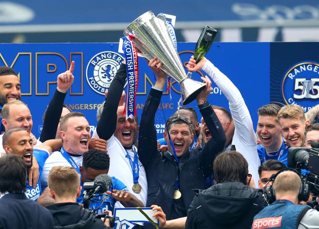 Steven Gerrard lifts the Scottish Premiership title