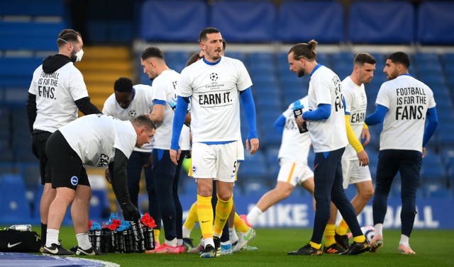 Brighton and Hove Albion players wearing shirts opposing the proposed European Super League, before during the Premier League match at Stamford Bridge