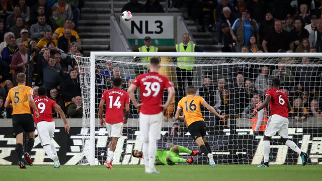 Pogba sees penalty saved in Manchester United’s draw at Wolves