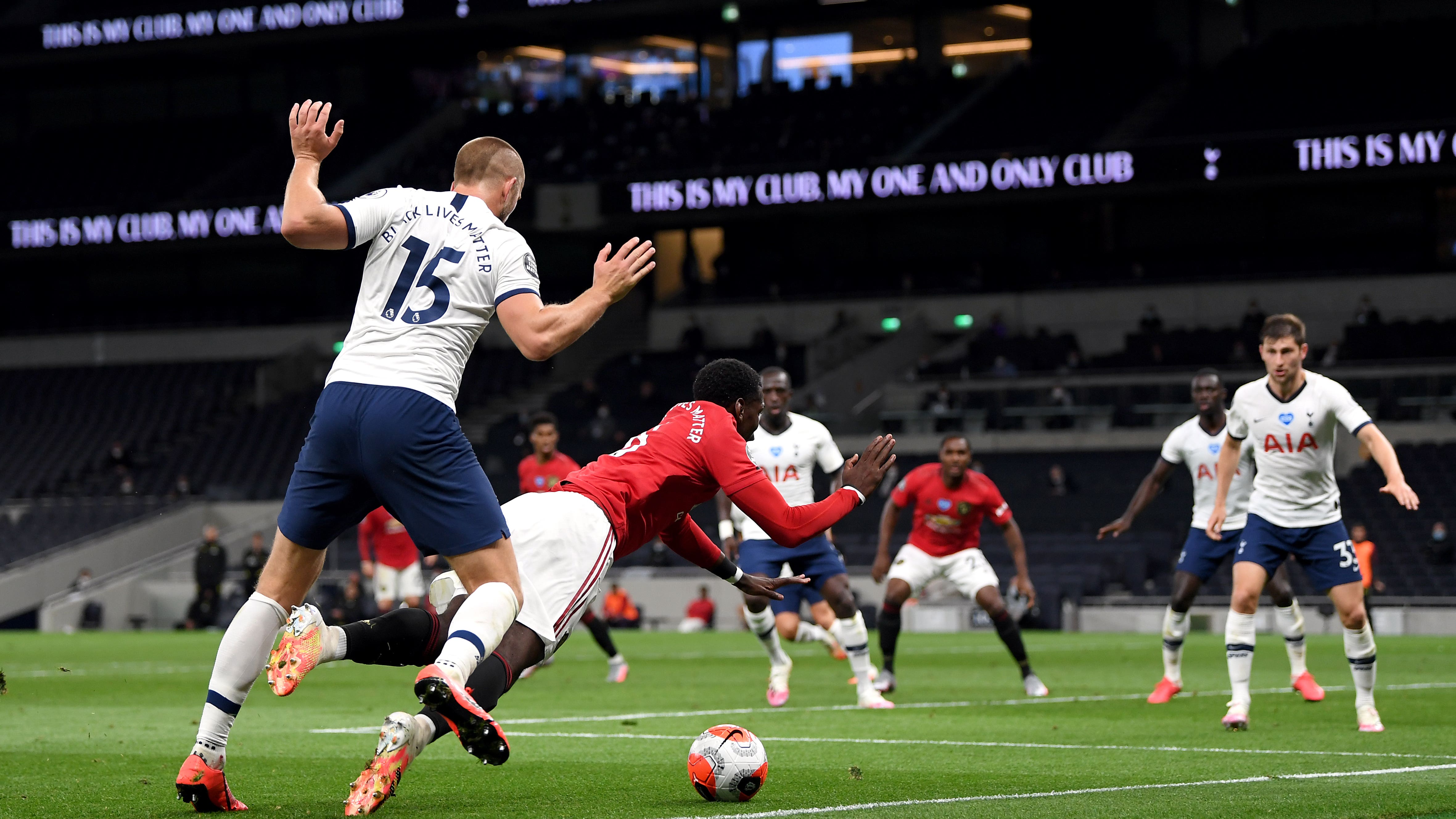 Late contribution from Paul Pogba earns Manchester United