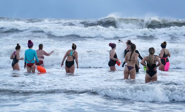 Women swimmers brave freezing conditions 