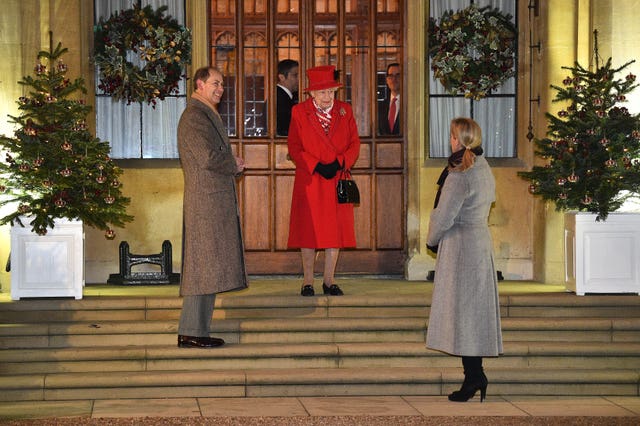 The Queen talks to the Earl and Countess of Wessex in the quadrangle at Windsor Castle 