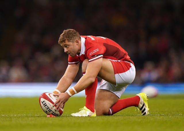 Leigh Halfpenny places the ball on the tee