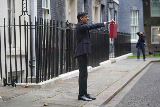 Chancellor Rishi Sunak holds his ministerial red box outside 11 Downing Street