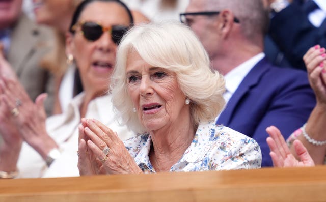 The Queen applauds 