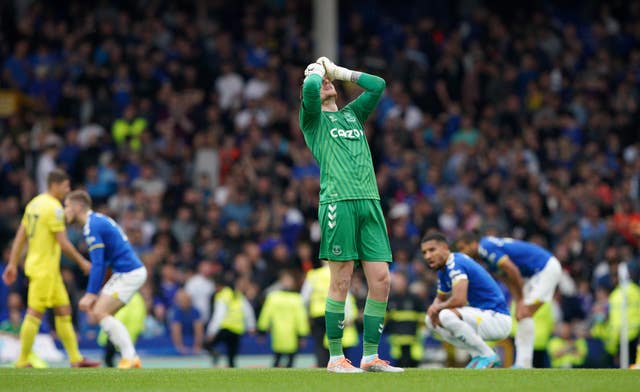 Everton suffered a damaging home defeat 