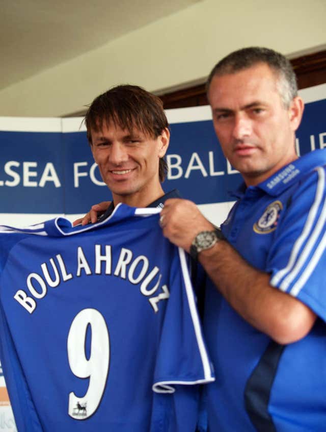 Khalid Boulahrouz, left, is unveiled at Chelsea alongside manager Jose Mourinho