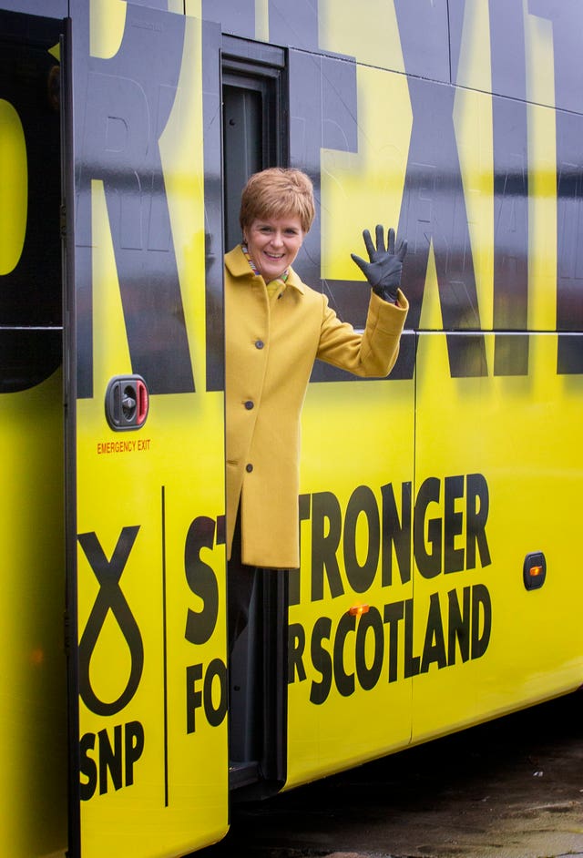 Nicola Sturgeon steps off the SNP campaign bus at the Queensferry Crossing