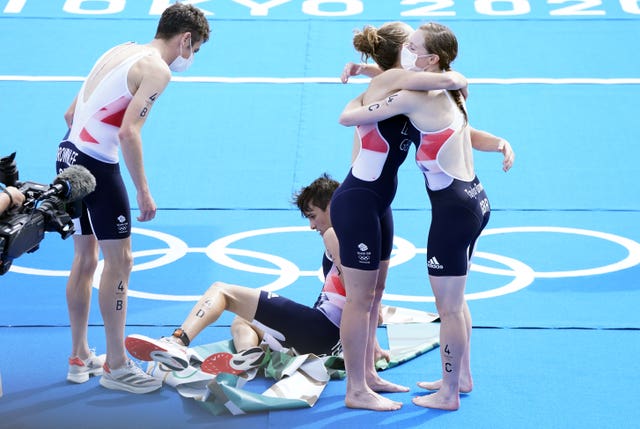 Great Britain’s Jonathan Brownlee, Jessica Learmonth, Alex Yee, and Georgia Taylor Brown celebrate gold (Danny Lawson/PA)