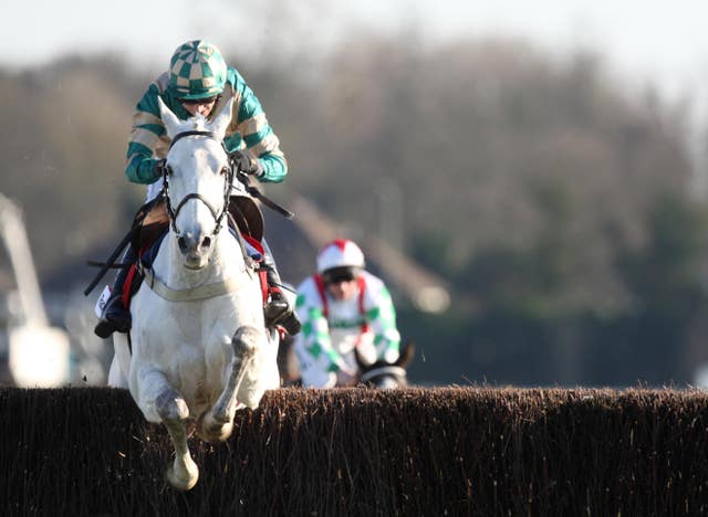 Nacarat winning at Kempton