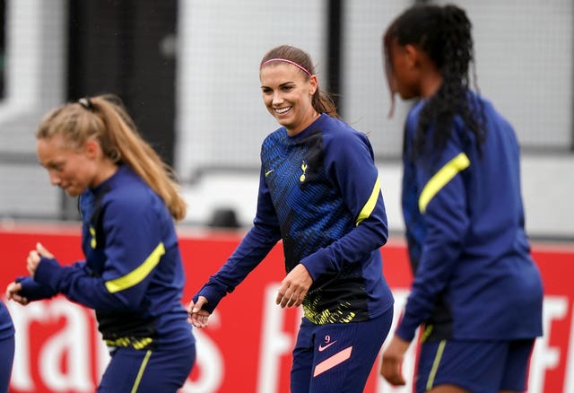 Alex Morgan with her new team-mates