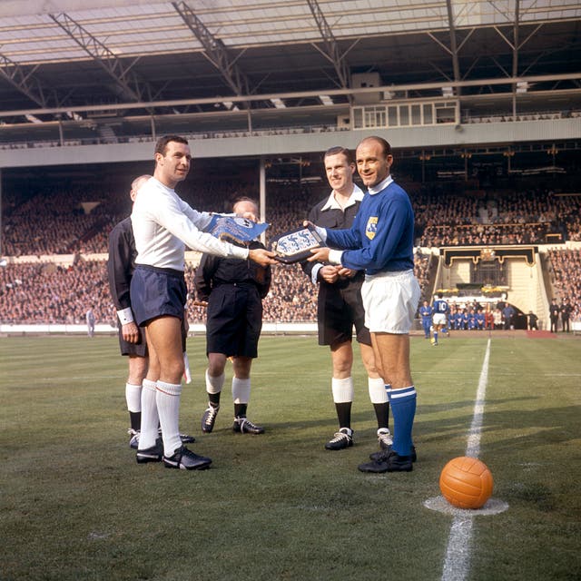 Jimmy Armfield swaps pennants with Alfredo Di Stefano before he captained England to victory against the Rest of  World in 1963