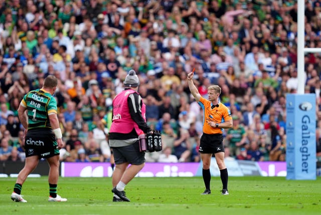 Referee Christophe Ridley shows Bath’s Beno Obano (not pictured) a red card (Mike Egerton/PA)