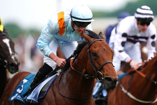 Clarendon House wins the Lindum York Handicap