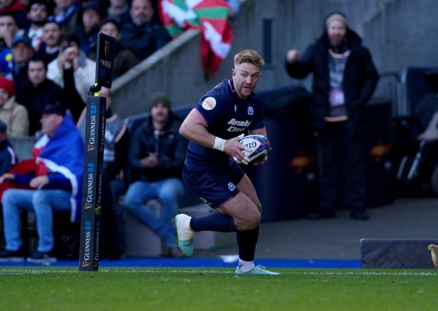 Kyle Steyn runs in to score his side's second try