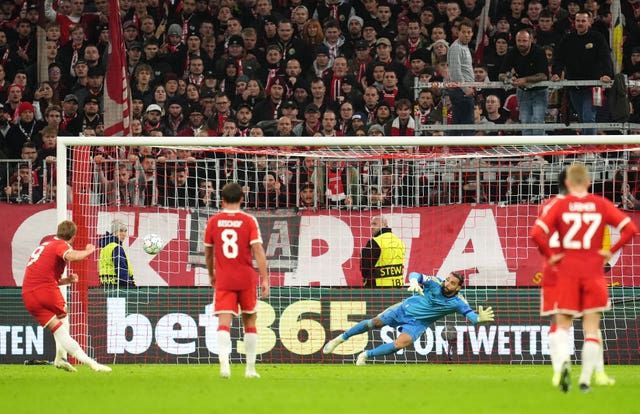 Harry Kane scoring a penalty