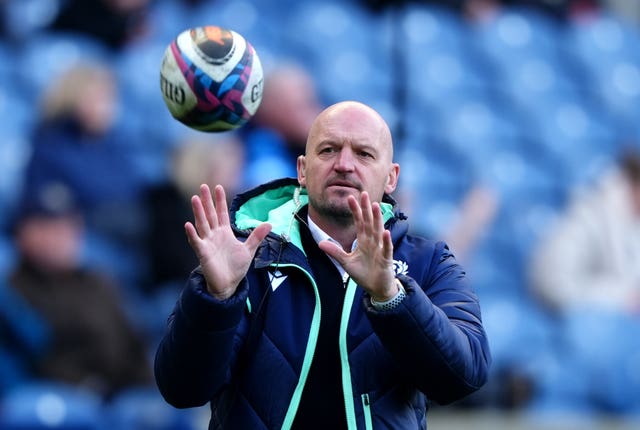 Gregor Townsend catches a ball