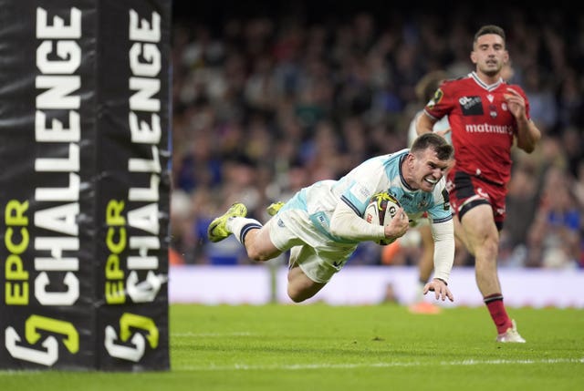 Ben Spencer dives over for a try