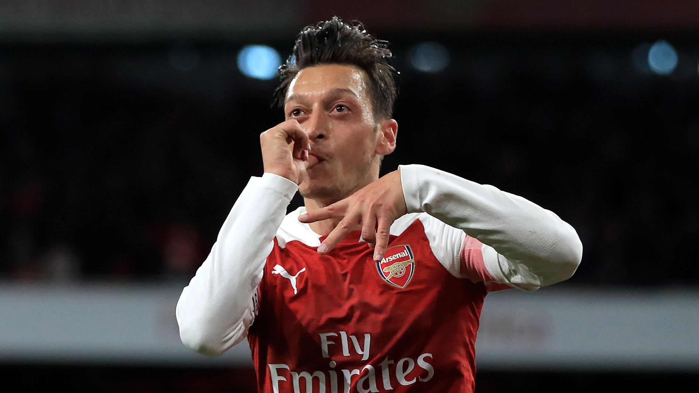 Arsenal Outcast Mesut Ozil Arrives In Turkey To Finalise Fenerbahce Switch Bt Sport